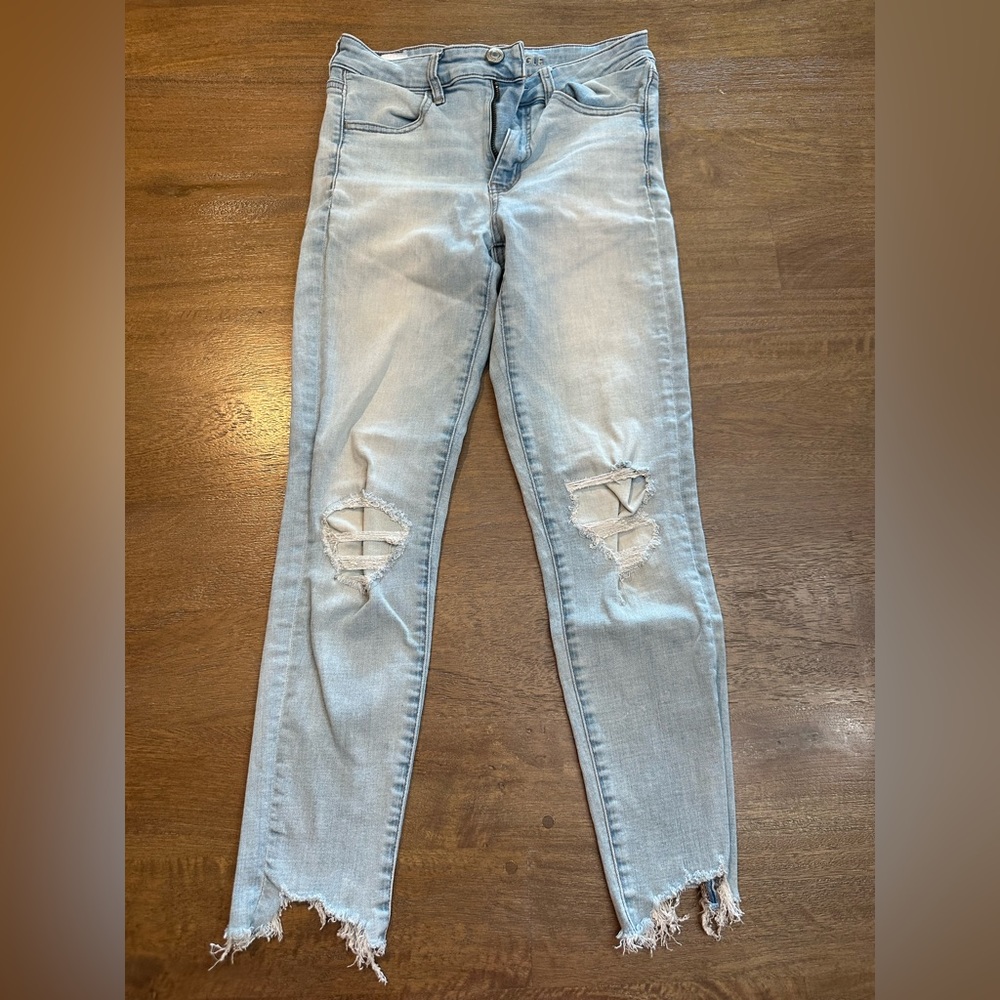 American Eagle Woman’s jeans! Size 6! Great condition!